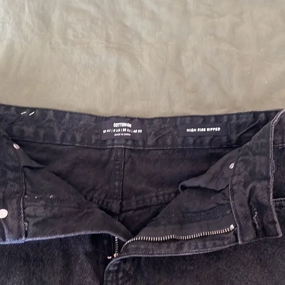 High Rise Ripped shorts - Picture 8 of 8